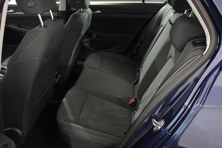 Volkswagen Golf 1.5 eTSI DSG Style 150 Pk Adaptive Cruise Control Camera Stoel/Stuurverwarming Navigatie Digital Cockpit Massage/Memory Bestuurderstoel