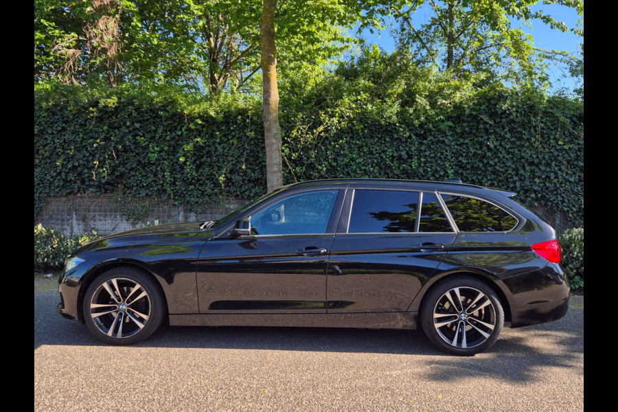 BMW 3 Serie Touring 320i LCI Apple CarPlay Adaptieve Cruise Camera Sport Stoelen KeyLess Lm Velgen Corporate Lease Executive