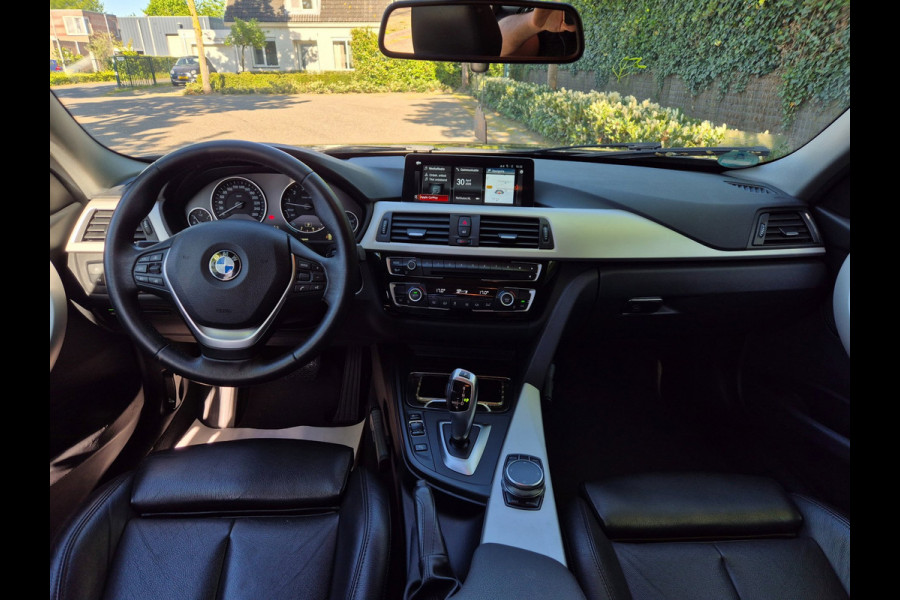 BMW 3 Serie Touring 320i LCI Apple CarPlay Adaptieve Cruise Camera Sport Stoelen KeyLess Lm Velgen Corporate Lease Executive