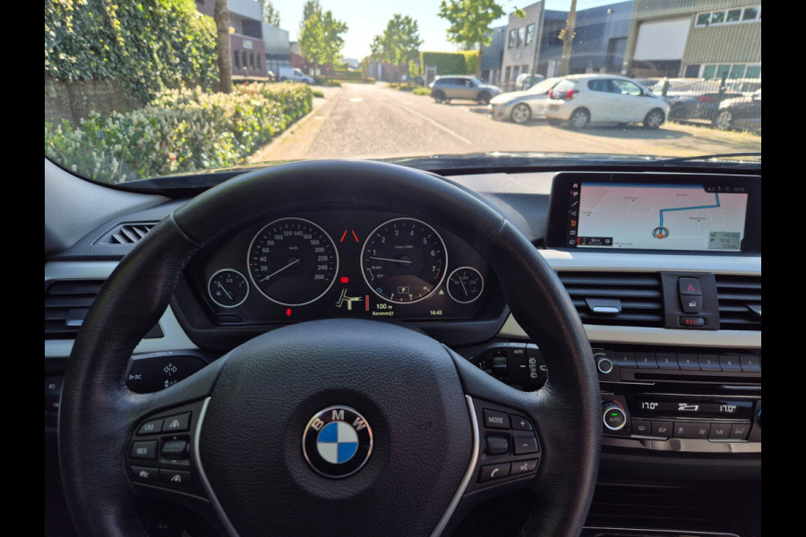 BMW 3 Serie Touring 320i LCI Apple CarPlay Adaptieve Cruise Camera Sport Stoelen KeyLess Lm Velgen Corporate Lease Executive
