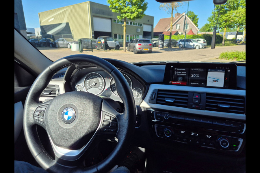 BMW 3 Serie Touring 320i LCI Apple CarPlay Adaptieve Cruise Camera Sport Stoelen KeyLess Lm Velgen Corporate Lease Executive