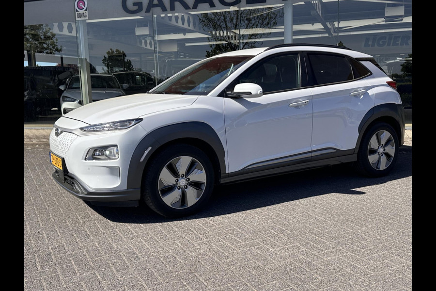 Hyundai Kona EV Premium 64 kWh | SOH: 96,8% | Leder | LED | Camera | Blindspot | Lage km-stand! |