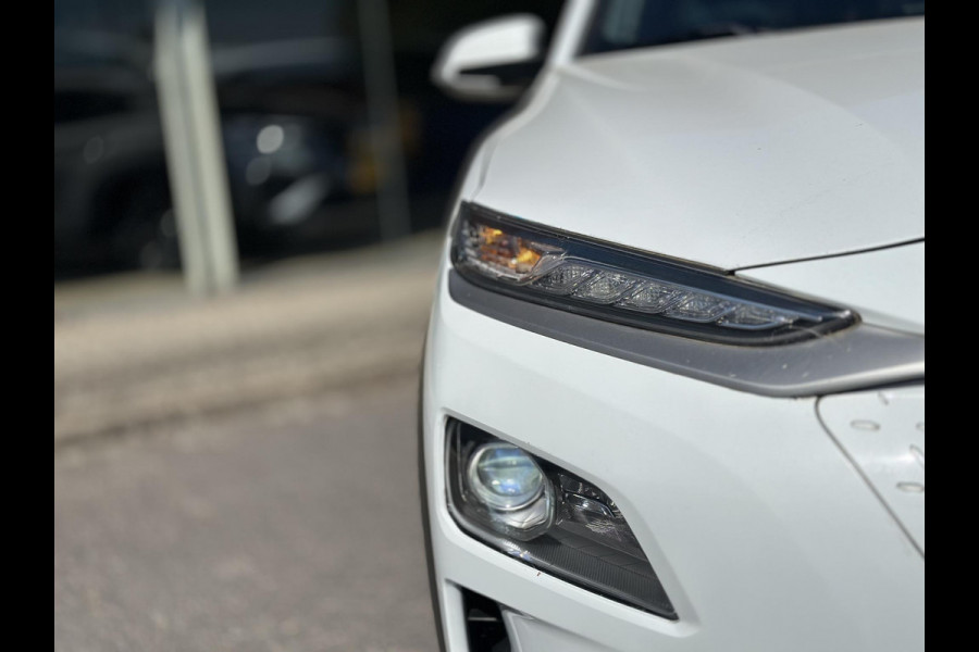 Hyundai Kona EV Premium 64 kWh | SOH: 96,8% | Leder | LED | Camera | Blindspot | Lage km-stand! |
