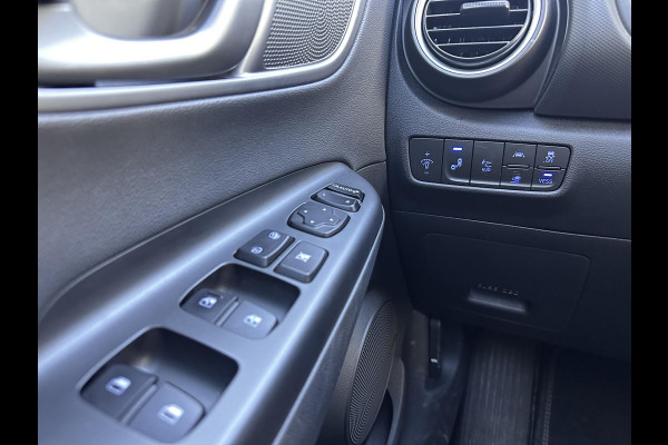 Hyundai Kona EV Premium 64 kWh | SOH: 96,8% | Leder | LED | Camera | Blindspot | Lage km-stand! |