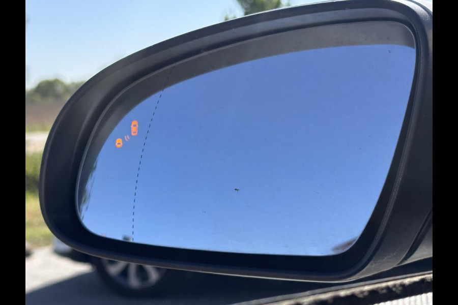 Hyundai Kona EV Premium 64 kWh | SOH: 96,8% | Leder | LED | Camera | Blindspot | Lage km-stand! |