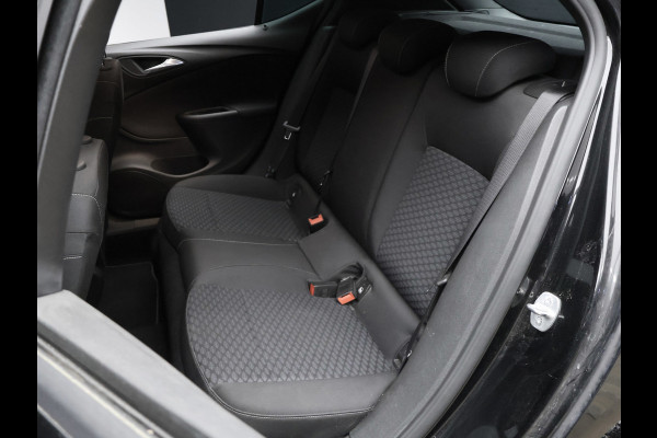 Opel Astra 1.2 Edition Sport (APPLE CARPLAY,NAVI,CAMERA,PDC,CRUISE,GETINT,TREKHAAK,SPORTSTOELEN,LM VELGEN,NETTE STAAT)