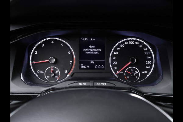 Volkswagen Polo 1.0 Comfortline Sport (APPLE CARPLAY,NAVI,PDC,CRUISE,LED,GETINT,TREKHAAK,SPORTSTOELEN,NETTE STAAT)