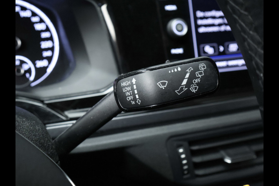 Volkswagen Polo 1.0 Comfortline Sport (APPLE CARPLAY,NAVI,PDC,CRUISE,LED,GETINT,TREKHAAK,SPORTSTOELEN,NETTE STAAT)