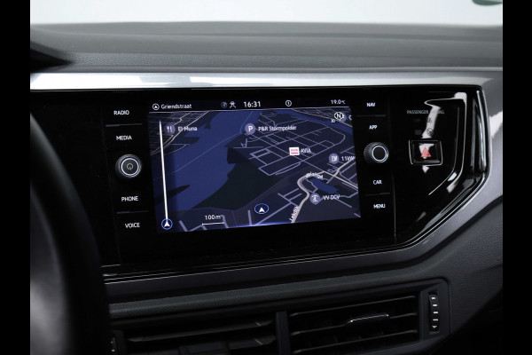 Volkswagen Polo 1.0 Comfortline Sport (APPLE CARPLAY,NAVI,PDC,CRUISE,LED,GETINT,TREKHAAK,SPORTSTOELEN,NETTE STAAT)