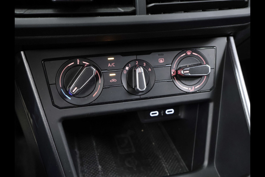 Volkswagen Polo 1.0 Comfortline Sport (APPLE CARPLAY,NAVI,PDC,CRUISE,LED,GETINT,TREKHAAK,SPORTSTOELEN,NETTE STAAT)