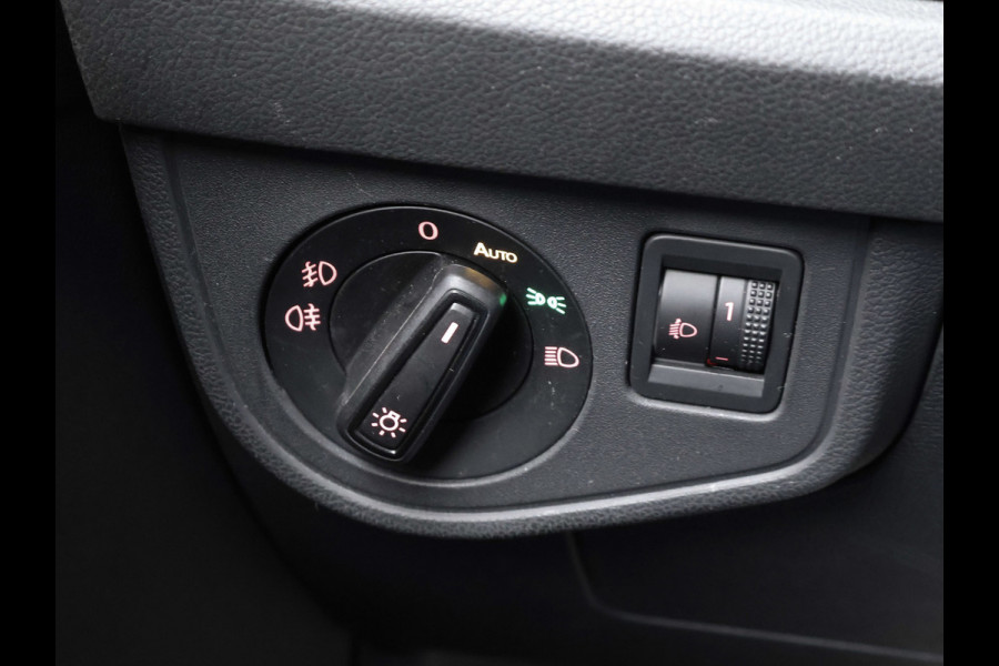 Volkswagen Polo 1.0 Comfortline Sport (APPLE CARPLAY,NAVI,PDC,CRUISE,LED,GETINT,TREKHAAK,SPORTSTOELEN,NETTE STAAT)