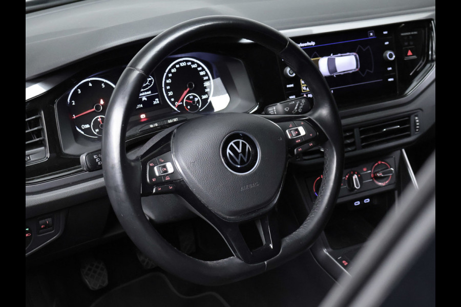Volkswagen Polo 1.0 Comfortline Sport (APPLE CARPLAY,NAVI,PDC,CRUISE,LED,GETINT,TREKHAAK,SPORTSTOELEN,NETTE STAAT)