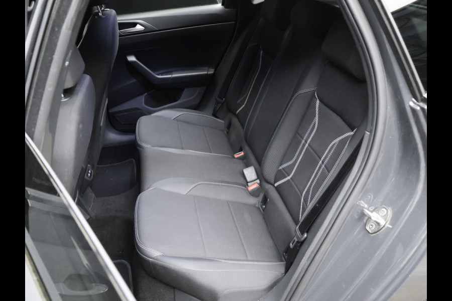 Volkswagen Polo 1.0 Comfortline Sport (APPLE CARPLAY,NAVI,PDC,CRUISE,LED,GETINT,TREKHAAK,SPORTSTOELEN,NETTE STAAT)