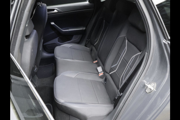 Volkswagen Polo 1.0 Comfortline Sport (APPLE CARPLAY,NAVI,PDC,CRUISE,LED,GETINT,TREKHAAK,SPORTSTOELEN,NETTE STAAT)