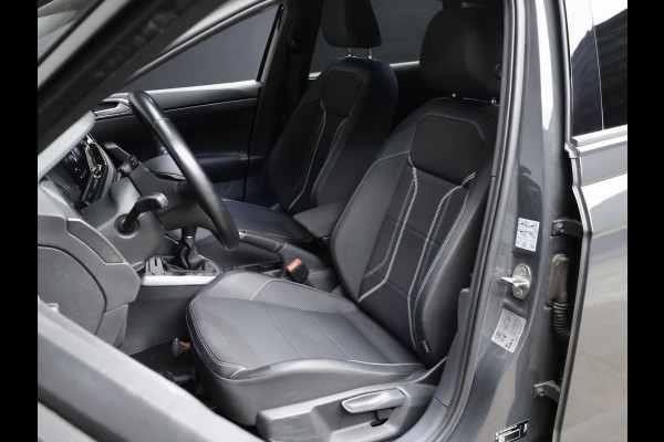 Volkswagen Polo 1.0 Comfortline Sport (APPLE CARPLAY,NAVI,PDC,CRUISE,LED,GETINT,TREKHAAK,SPORTSTOELEN,NETTE STAAT)