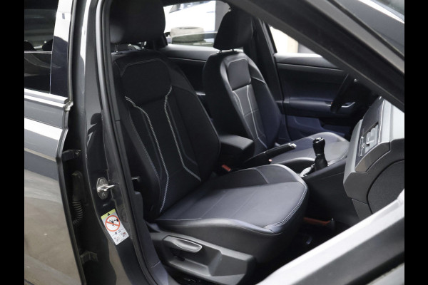 Volkswagen Polo 1.0 Comfortline Sport (APPLE CARPLAY,NAVI,PDC,CRUISE,LED,GETINT,TREKHAAK,SPORTSTOELEN,NETTE STAAT)