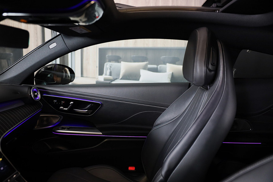 Mercedes-Benz CLE Coupé 300 e AMG 53 Look / Massage / Burmester / Head Up / 360 Camera / Acc / Elek Stoelen / Open Pano / 20