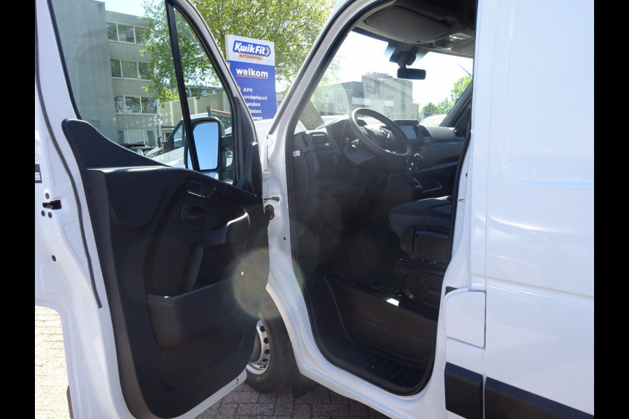 Renault Master T35 2.3 dCi 135 PK L2H2 GROOT NAVI AIRCO TREKHAAK ZEER MOOI