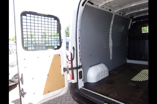 Renault Master T35 2.3 dCi 135 PK L2H2 GROOT NAVI AIRCO TREKHAAK ZEER MOOI