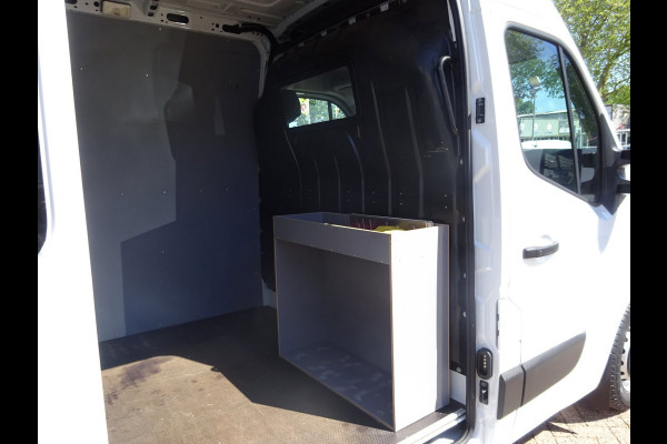 Renault Master T35 2.3 dCi 135 PK L2H2 GROOT NAVI AIRCO TREKHAAK ZEER MOOI
