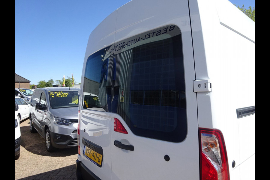 Renault Master T35 2.3 dCi 135 PK L2H2 GROOT NAVI AIRCO TREKHAAK ZEER MOOI
