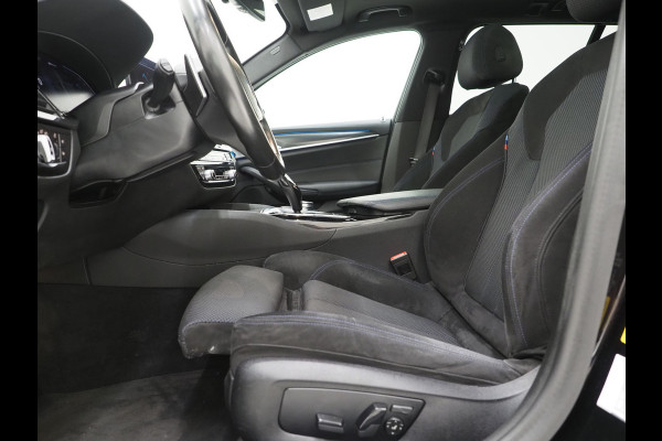 BMW 5 Serie Touring 530e M Sport Shadow Line | Panoramadak | Trekhaak | Keyless | Sportstuur | Sfeerlicht | Camera | LED | Carplay