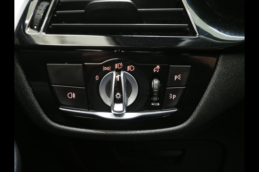 BMW 5 Serie Touring 530e M Sport Shadow Line | Panoramadak | Trekhaak | Keyless | Sportstuur | Sfeerlicht | Camera | LED | Carplay