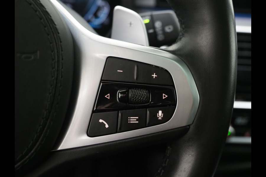 BMW 5 Serie Touring 530e M Sport Shadow Line | Panoramadak | Trekhaak | Keyless | Sportstuur | Sfeerlicht | Camera | LED | Carplay