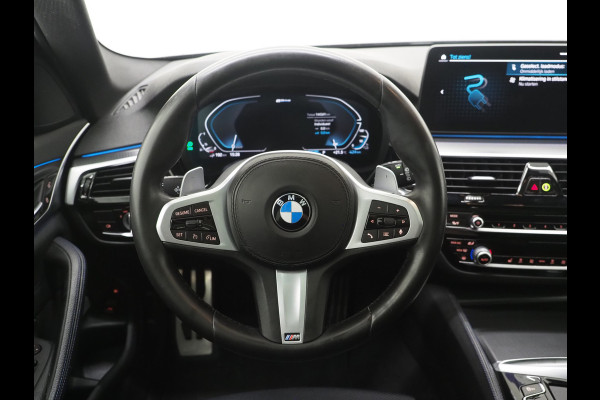 BMW 5 Serie Touring 530e M Sport Shadow Line | Panoramadak | Trekhaak | Keyless | Sportstuur | Sfeerlicht | Camera | LED | Carplay