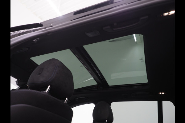 BMW 5 Serie Touring 530e M Sport Shadow Line | Panoramadak | Trekhaak | Keyless | Sportstuur | Sfeerlicht | Camera | LED | Carplay