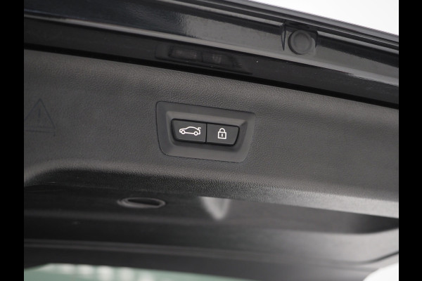 BMW 5 Serie Touring 530e M Sport Shadow Line | Panoramadak | Trekhaak | Keyless | Sportstuur | Sfeerlicht | Camera | LED | Carplay