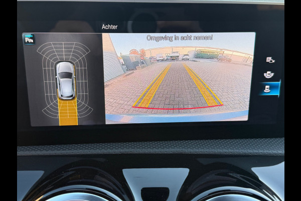 Mercedes-Benz A-Klasse 200 / AMG / PANO / Xenon LED / Sfeer verlicht. / Burmester Sound / Inruil Mog.