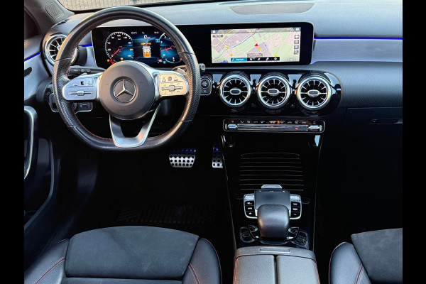 Mercedes-Benz A-Klasse 200 / AMG / PANO / Xenon LED / Sfeer verlicht. / Burmester Sound / Inruil Mog.