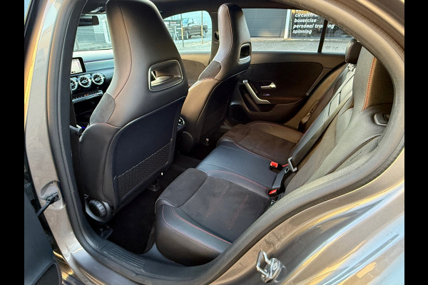 Mercedes-Benz A-Klasse 200 / AMG / PANO / Xenon LED / Sfeer verlicht. / Burmester Sound / Inruil Mog.