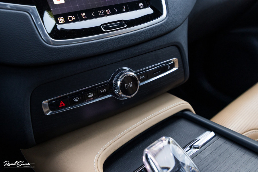Volvo XC90 2.0 T8 Recharge AWD Ultimate Dark long Range Luchtvering | Bowers&Wilkins | Zwenkbare trekhaak | Panorama dak | Stoelverkoeling + massage |