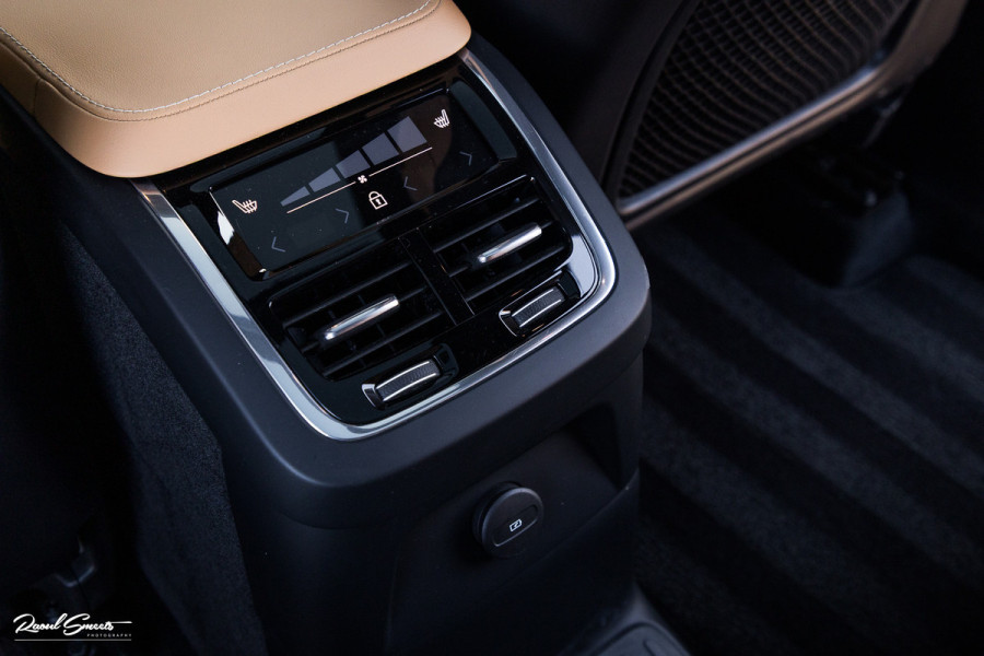 Volvo XC90 2.0 T8 Recharge AWD Ultimate Dark long Range Luchtvering | Bowers&Wilkins | Zwenkbare trekhaak | Panorama dak | Stoelverkoeling + massage |