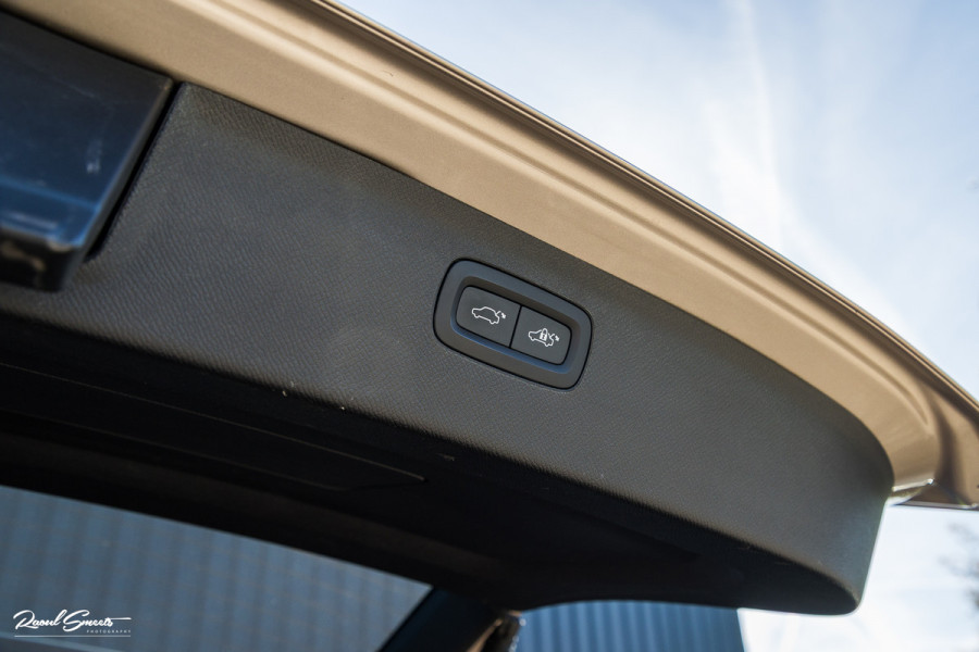 Volvo XC90 2.0 T8 Recharge AWD Ultimate Dark long Range Luchtvering | Bowers&Wilkins | Zwenkbare trekhaak | Panorama dak | Stoelverkoeling + massage |