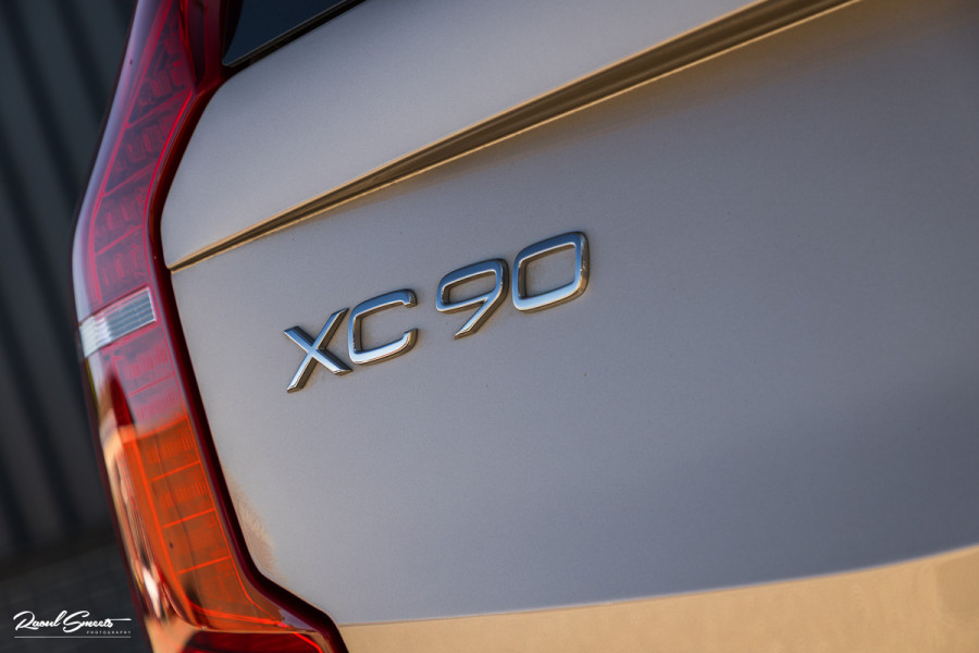 Volvo XC90 2.0 T8 Recharge AWD Ultimate Dark long Range Luchtvering | Bowers&Wilkins | Zwenkbare trekhaak | Panorama dak | Stoelverkoeling + massage |