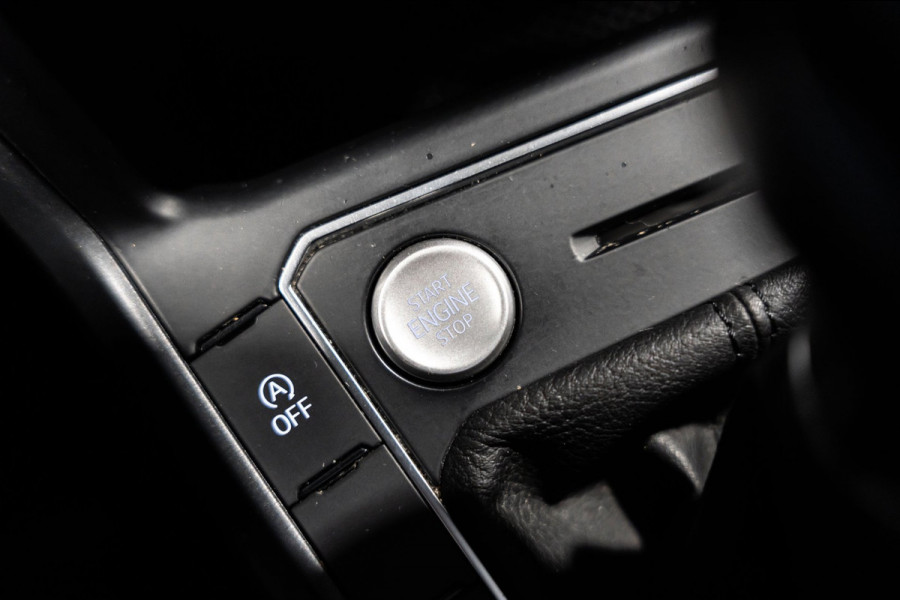 Volkswagen Taigo 1.5 TSI R-Line IQ DSG PANO CAMERA