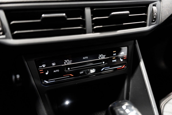 Volkswagen Taigo 1.5 TSI R-Line IQ DSG PANO CAMERA
