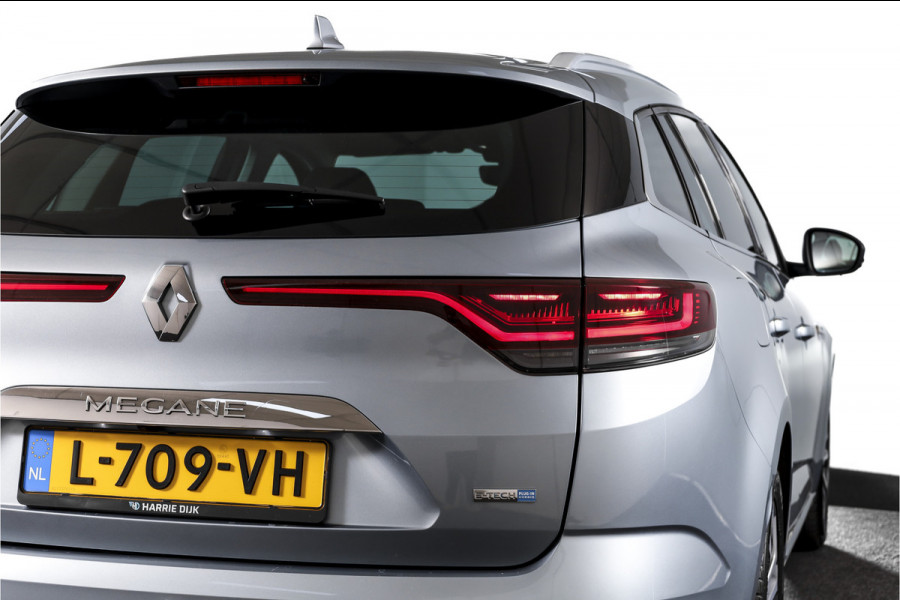 Renault Mégane Estate 1.6 E-Tech Plug-In Hybrid 160 Business Edition One | Dig. Cockpit | Cruise | PDC | Camera | NAV+App. Connect | ECC | Trekhaak | LM 17" |