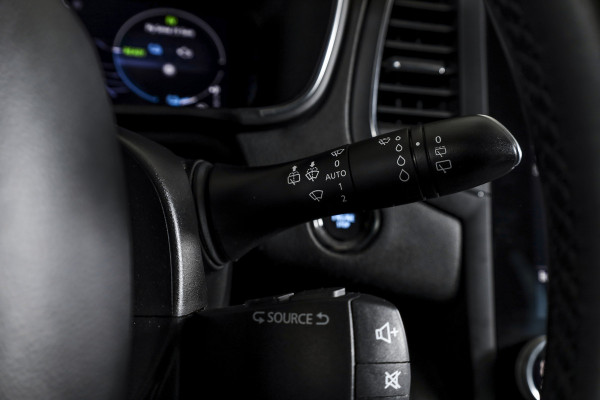 Renault Mégane Estate 1.6 E-Tech Plug-In Hybrid 160 Business Edition One | Dig. Cockpit | Cruise | PDC | Camera | NAV+App. Connect | ECC | Trekhaak | LM 17" |