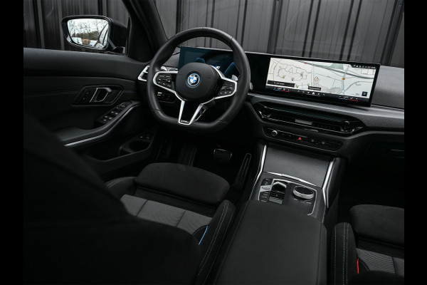BMW 3 Serie Touring 330e xDrive M sport | Accu 19,5kWh | Trekhaak | Panorama dak  | Active Cruise | Camera  | Ambiance interieur