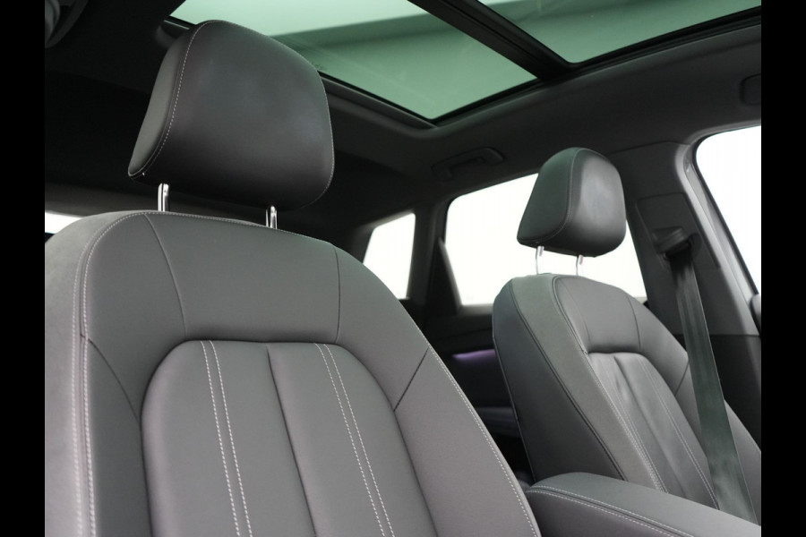 Audi Q4 e-tron 45 Quattro Edition 77 kWh 265pk Dealer O.H. | Panodak | Sonos Audio | Sfeerverlichting | Lederen Sportstoelen Verwarmd | Apple Carplay | Navigatie | DAB | 20"L.M |
