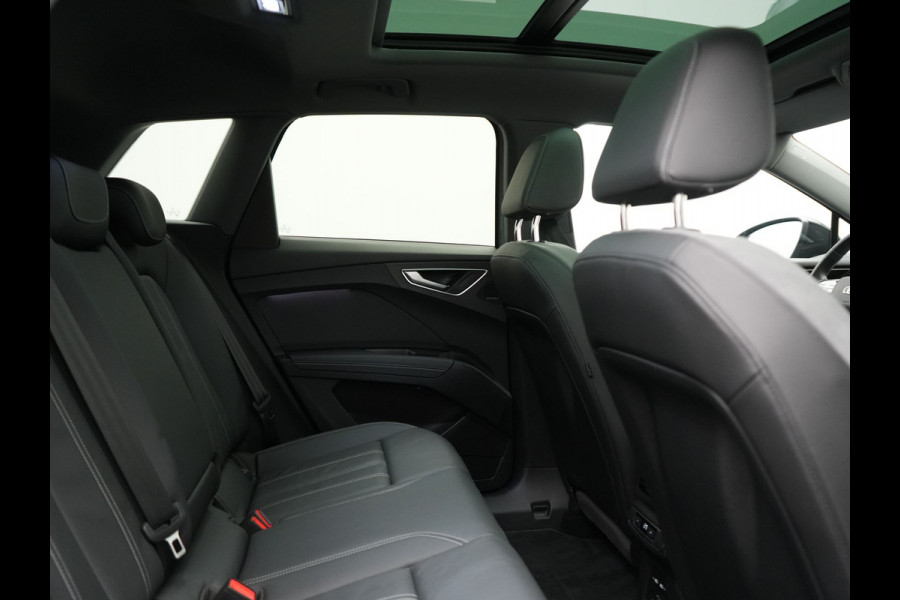Audi Q4 e-tron 45 Quattro Edition 77 kWh 265pk Dealer O.H. | Panodak | Sonos Audio | Sfeerverlichting | Lederen Sportstoelen Verwarmd | Apple Carplay | Navigatie | DAB | 20"L.M |