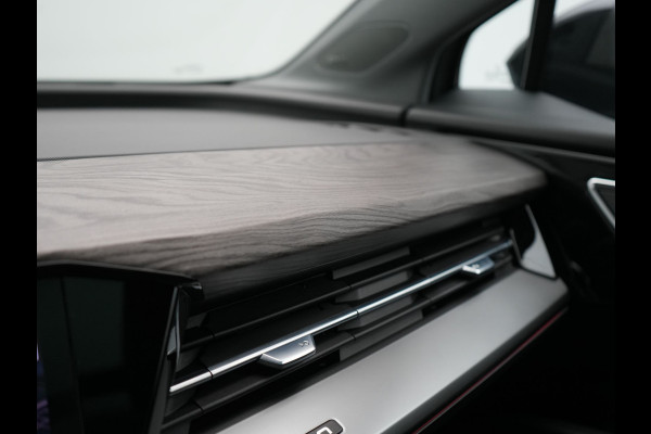 Audi Q4 e-tron 45 Quattro Edition 77 kWh 265pk Dealer O.H. | Panodak | Sonos Audio | Sfeerverlichting | Lederen Sportstoelen Verwarmd | Apple Carplay | Navigatie | DAB | 20"L.M |