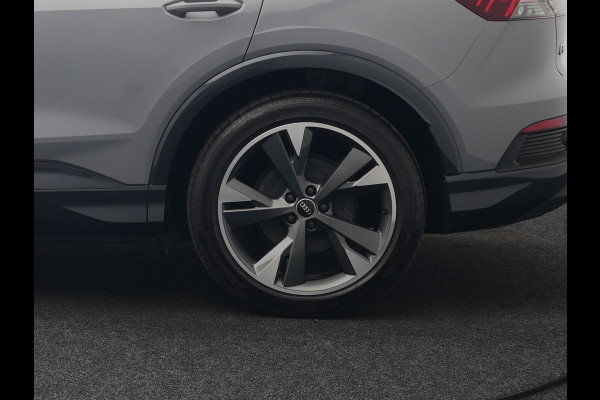 Audi Q4 e-tron 45 Quattro Edition 77 kWh 265pk Dealer O.H. | Panodak | Sonos Audio | Sfeerverlichting | Lederen Sportstoelen Verwarmd | Apple Carplay | Navigatie | DAB | 20"L.M |