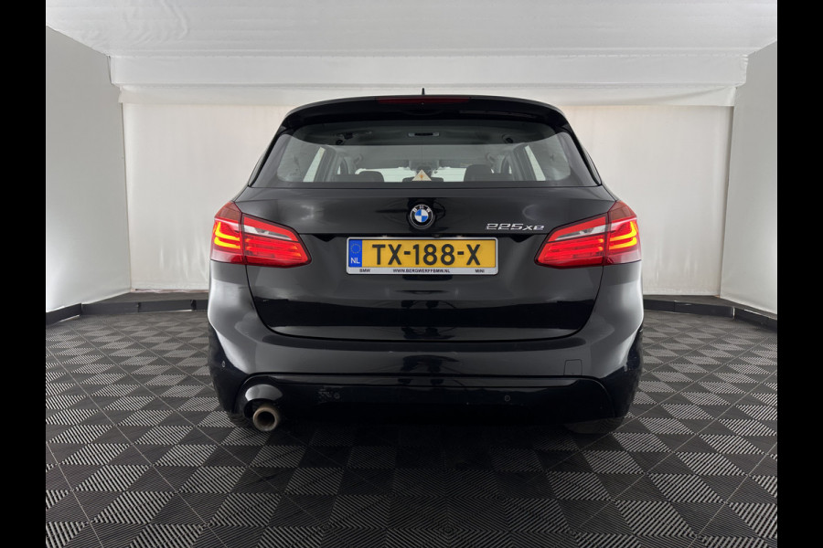 BMW 2 Serie Active Tourer 225xe iPerformance Saphir Edition {SOH-84%} Aut. *LEATHER | HEAD-UP | FULL-LED | HEATED-SPORTSEATS | CAMERA | NAVI-FULLMAP | PRIVACY-GLASS | ECC | PDC | 17''ALU*