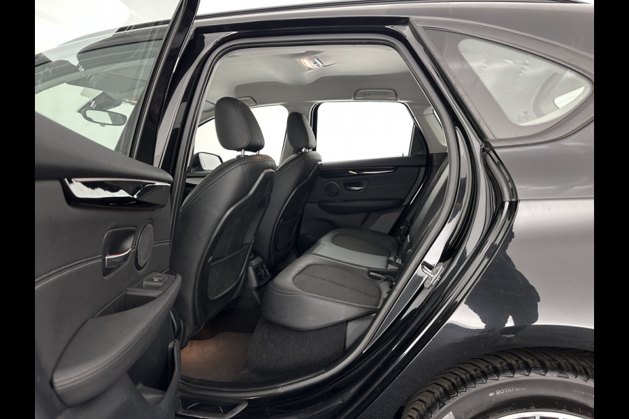 BMW 2 Serie Active Tourer 225xe iPerformance Saphir Edition {SOH-84%} Aut. *LEATHER | HEAD-UP | FULL-LED | HEATED-SPORTSEATS | CAMERA | NAVI-FULLMAP | PRIVACY-GLASS | ECC | PDC | 17''ALU*
