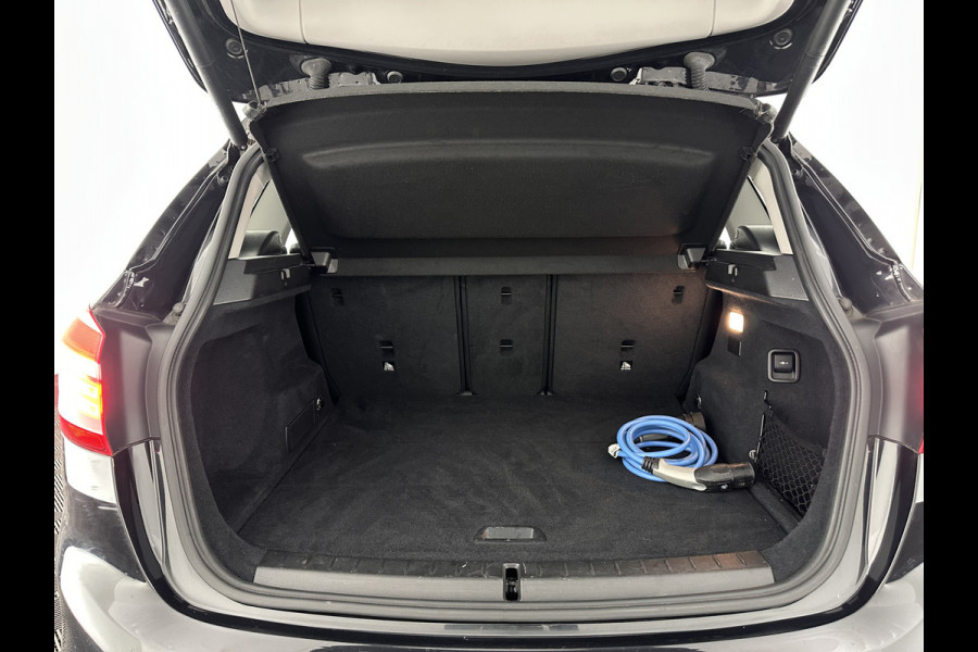 BMW 2 Serie Active Tourer 225xe iPerformance Saphir Edition {SOH-84%} Aut. *LEATHER | HEAD-UP | FULL-LED | HEATED-SPORTSEATS | CAMERA | NAVI-FULLMAP | PRIVACY-GLASS | ECC | PDC | 17''ALU*